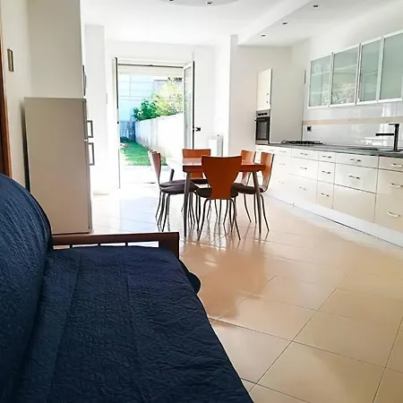 Casa Vacanze Iside Centro, Salento 7/8 Posti 別荘 *