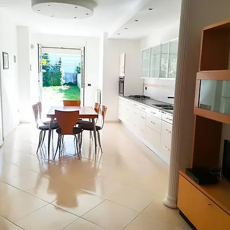Casa Vacanze Iside Centro, Salento 7/8 Posti 別荘