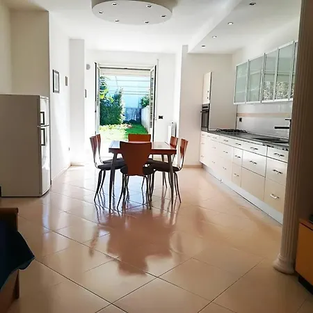 Holiday home Casa Vacanze Iside Centro, Salento 7/8 Posti *